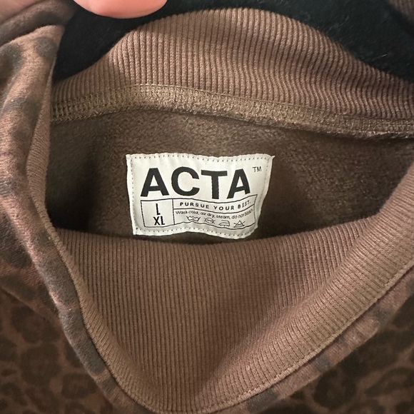 ACTA Leopard Mockneck Sweatshirt - Picture 3 of 3